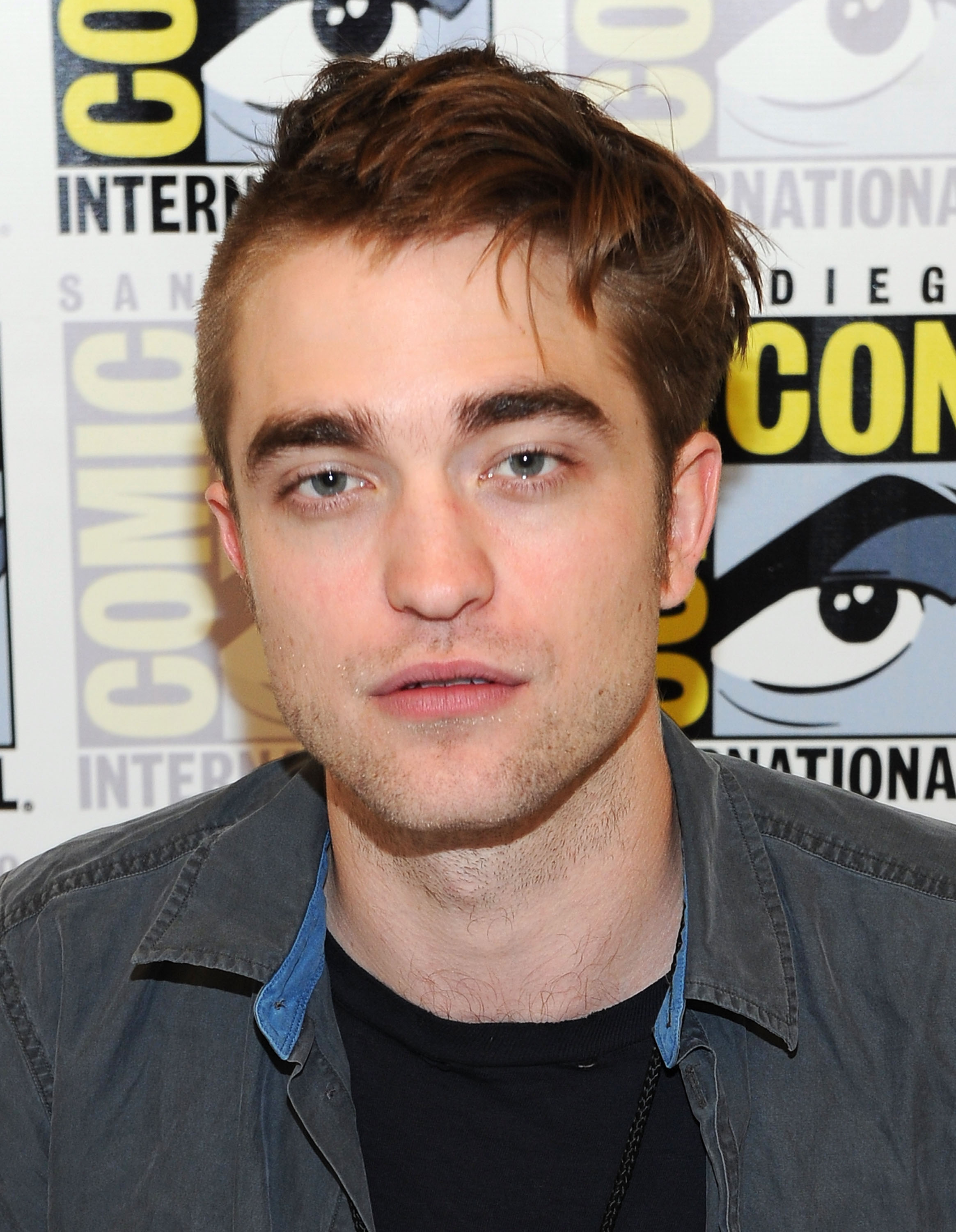 Hilariously Played Robert Pattinson S Hair Go Fug