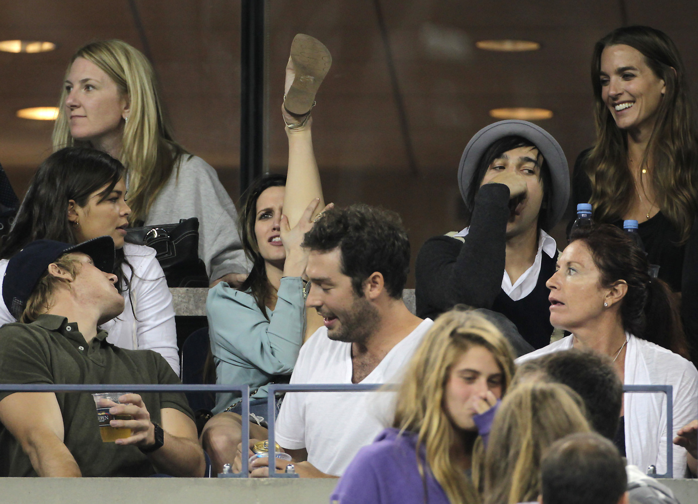Ashlee Simpson shows off her flexibility with a high kick as she and husband Pete Wentz watch the action at the US Open!