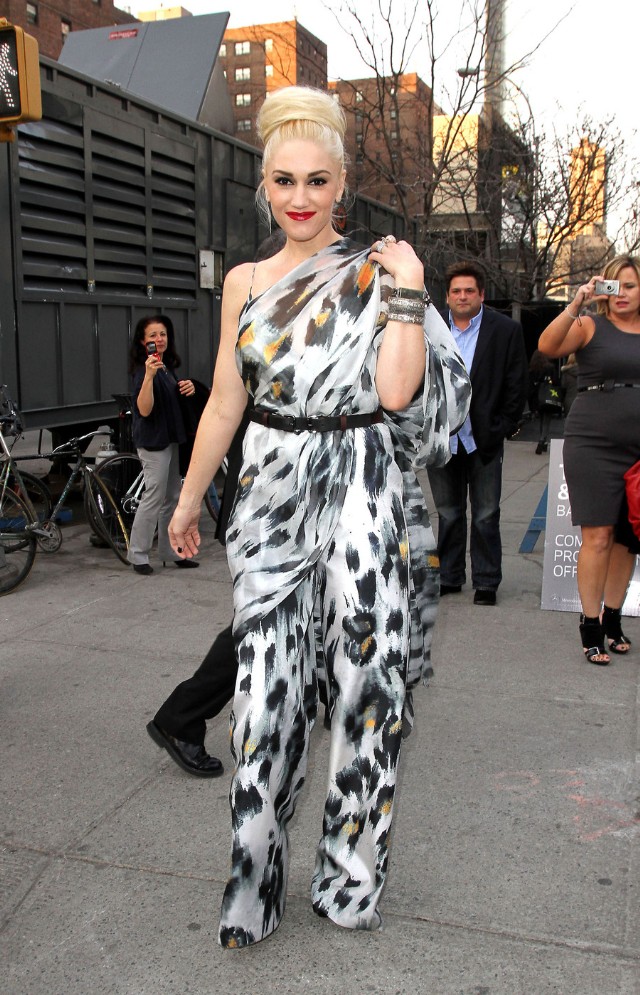 Gwen Stefani, looking gorgeous in a spotted romper suit, stops off to pose for photos while heading to her LAMB fashion show