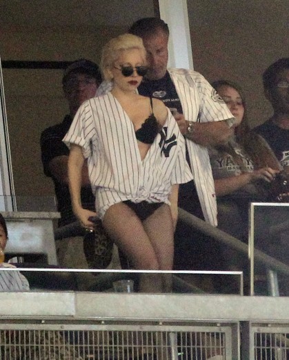90152_spl189124_013-419x522 Gaga Yankee Stadium