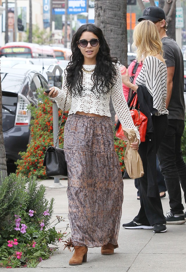 Did Vanessa Hudgens Lunch With Austin And His Mom?