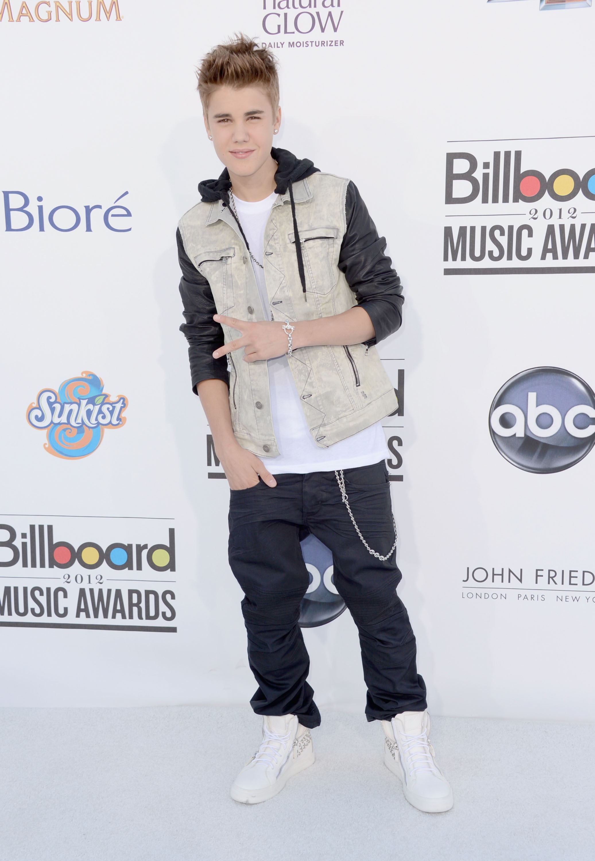 Billboard Music Awards Bieberly Biebered: Bieber - Go Fug Yourself Go ...