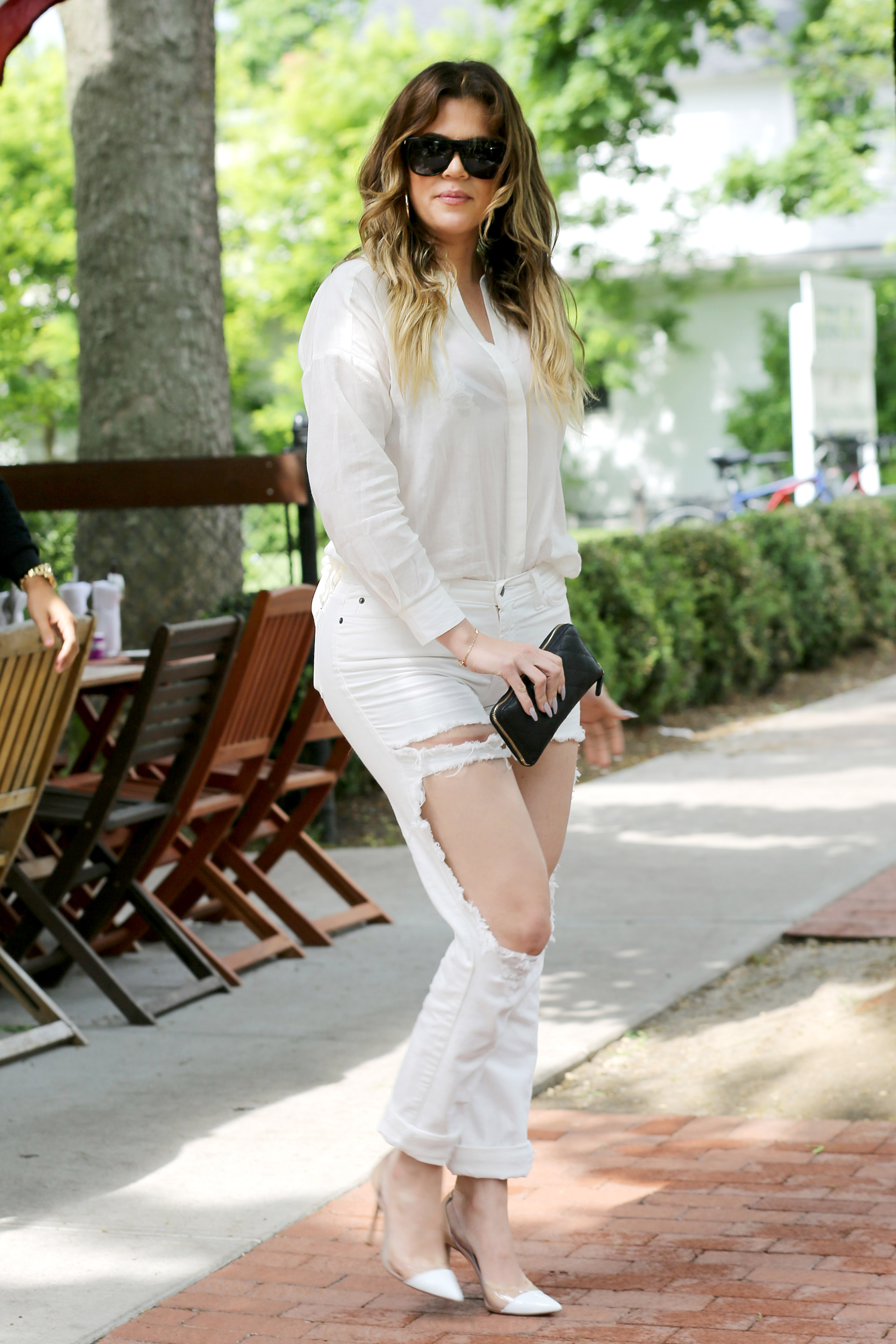 Khloe Kardashian in White Jeans in The Hamptons (1)