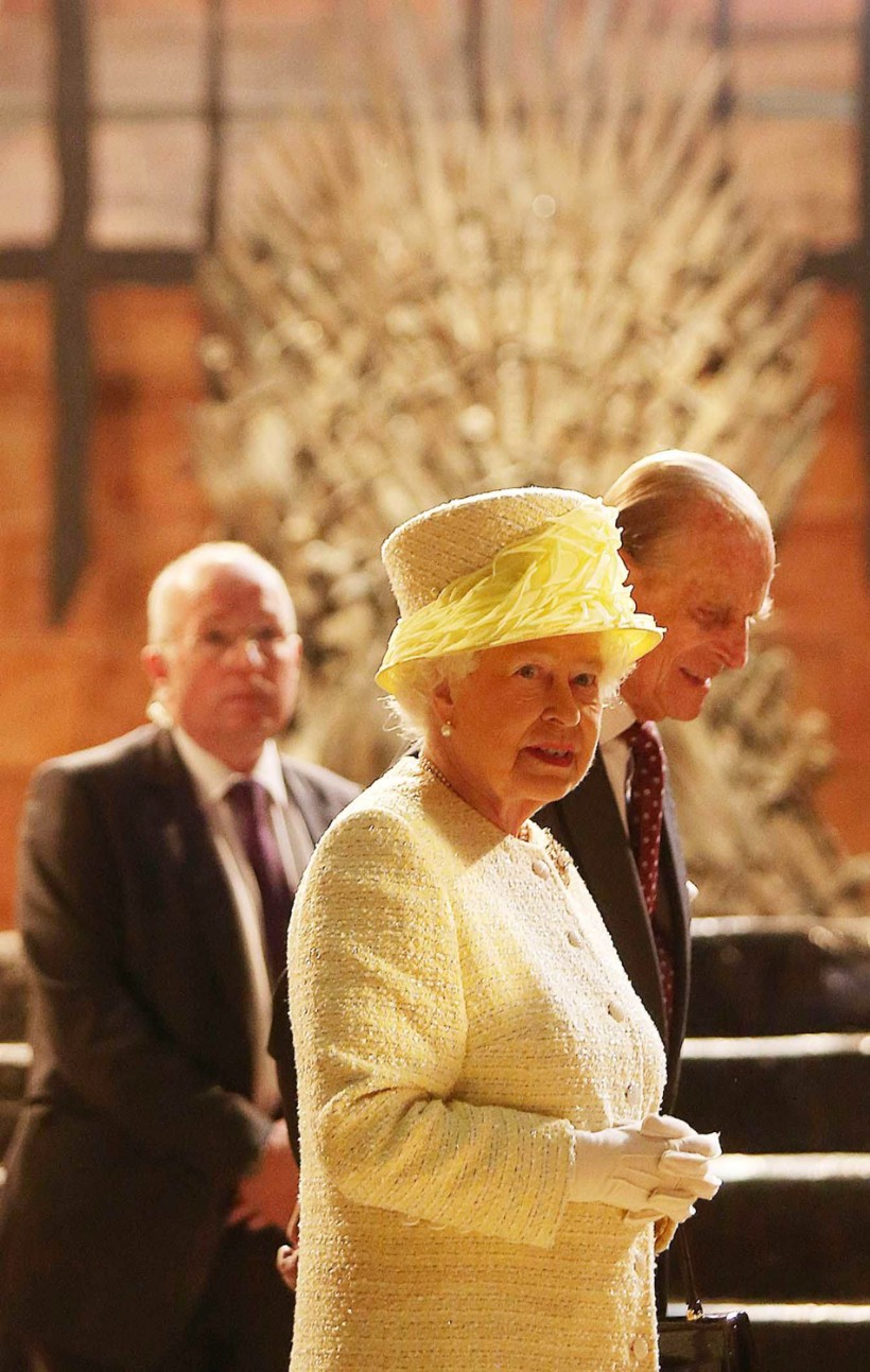 Queen-Elizabeth-and-the-Iron-Throne (1)