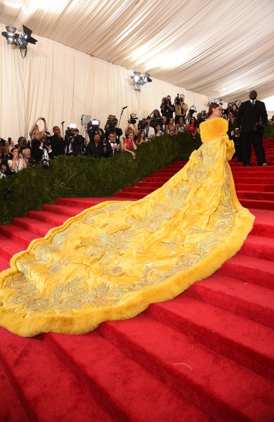 Met Gala Well Played: Rihanna in Guo Pei - Go Fug Yourself: Because ...
