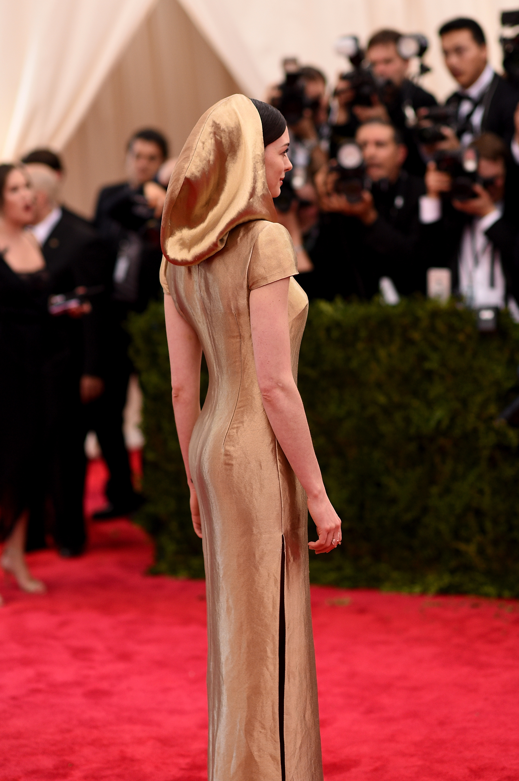 anne hathaway met ball met gala