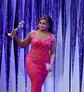 Well Played: Mindy Kaling in Salvador Perez at the Costume Designers Guild Awards