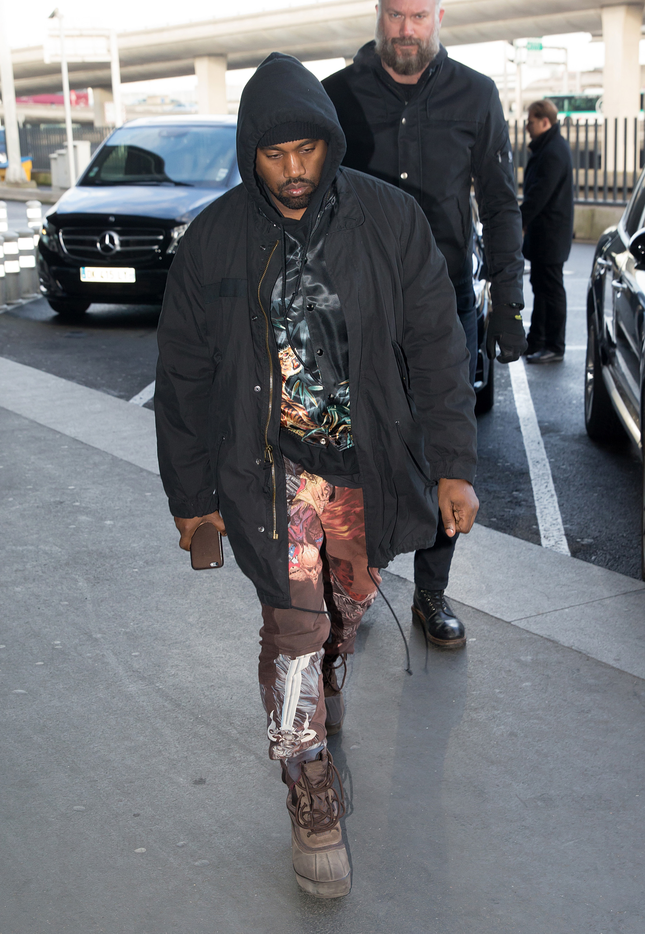 Exclusive... A Tired Looking Kanye West Catches A Flight Out Of Paris