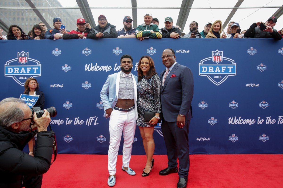 Ezekiel Elliot Made A Big Fashion Statement On The NFL Draft Red Carpet