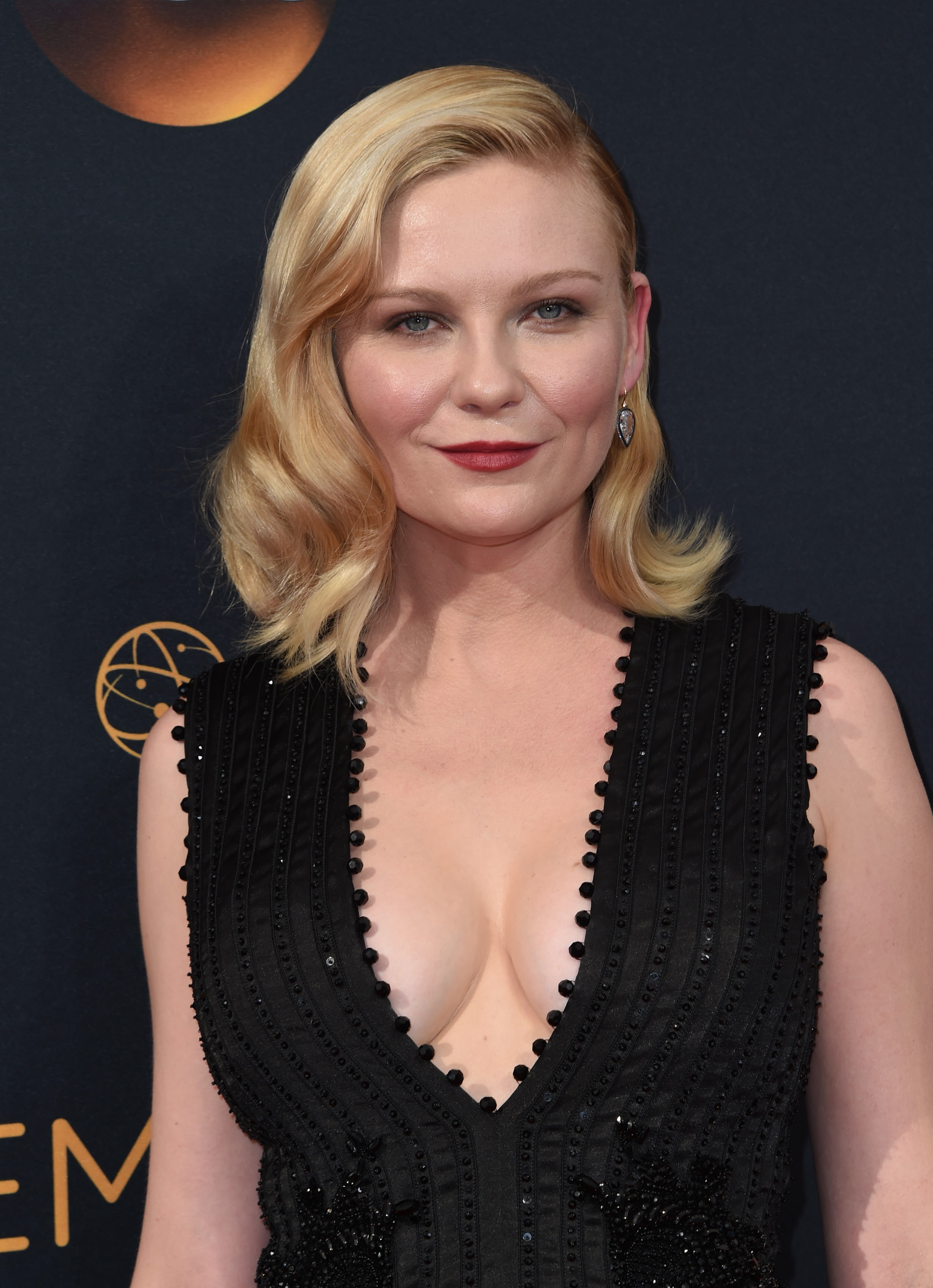 Emmy Awards Scrolldown Carpet: Kirsten Dunst in Givenchy