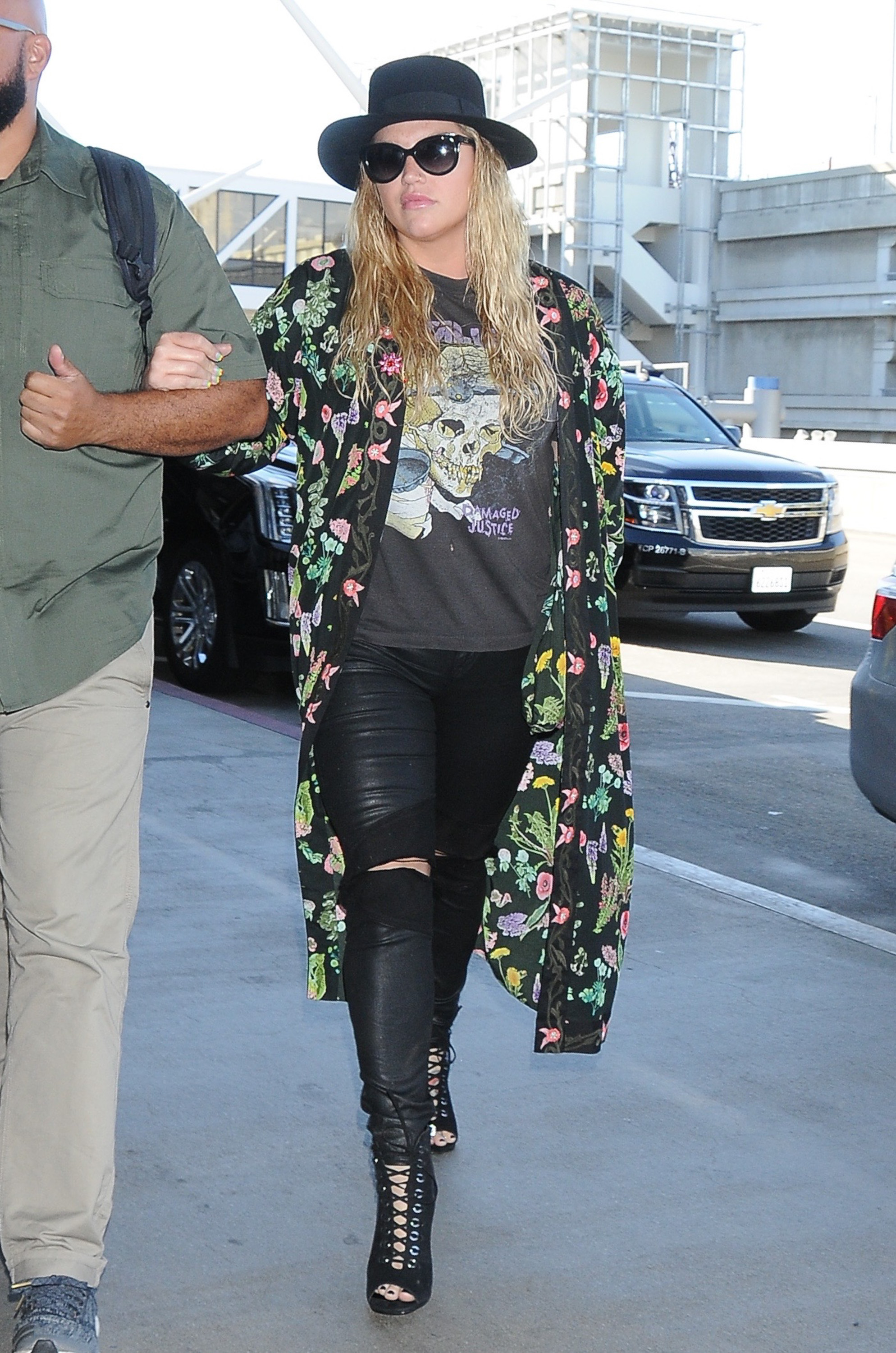 Kesha Outfits Ideas Kesha Outfits Ideas