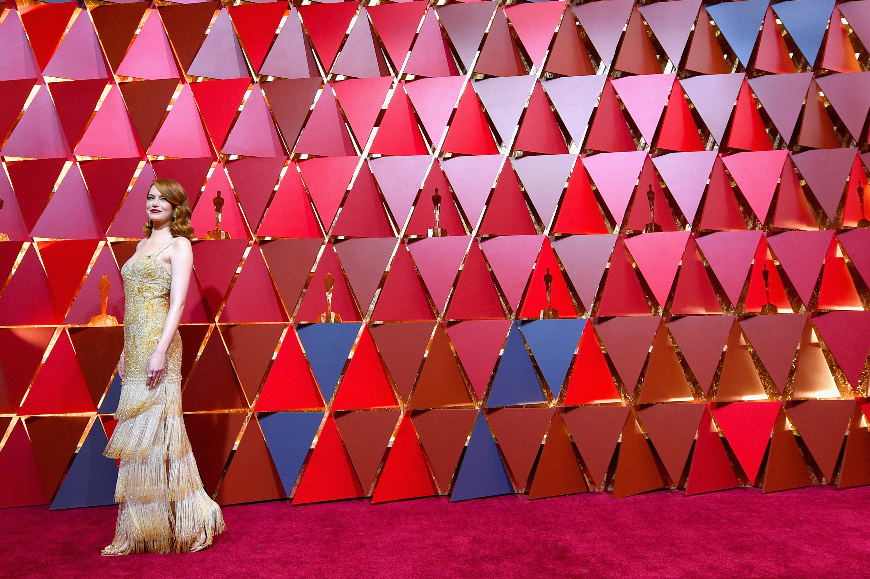 Emma Stone surprises on the Oscars red carpet