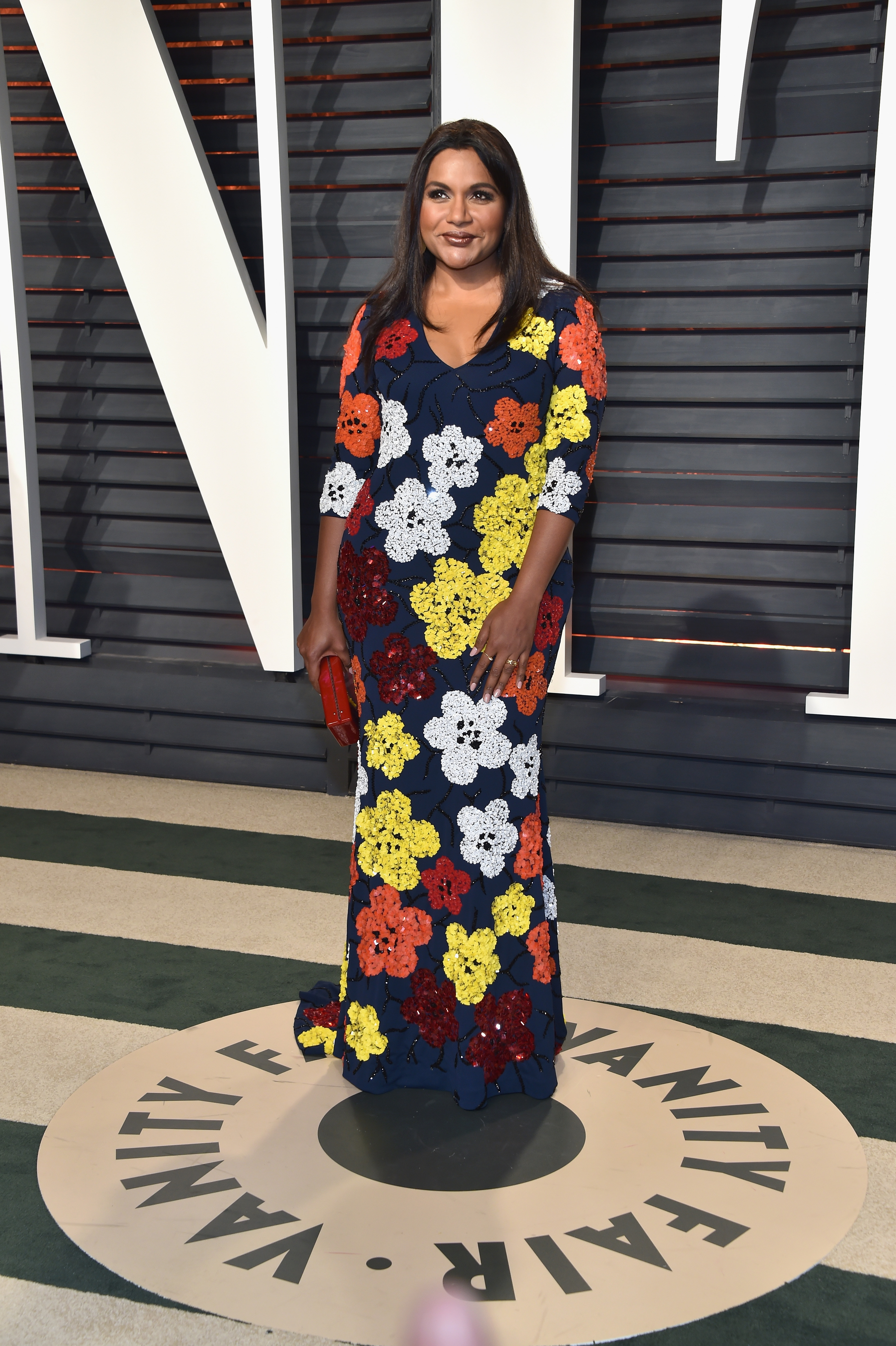 Mindy Kaling at the Vanity Fair Oscar Party In Floral Naeem Khan Go