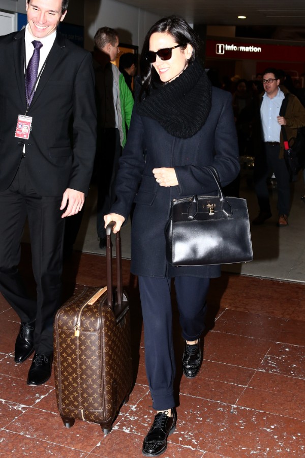 See How Jennifer Connelly Styled Leggings for the Airport