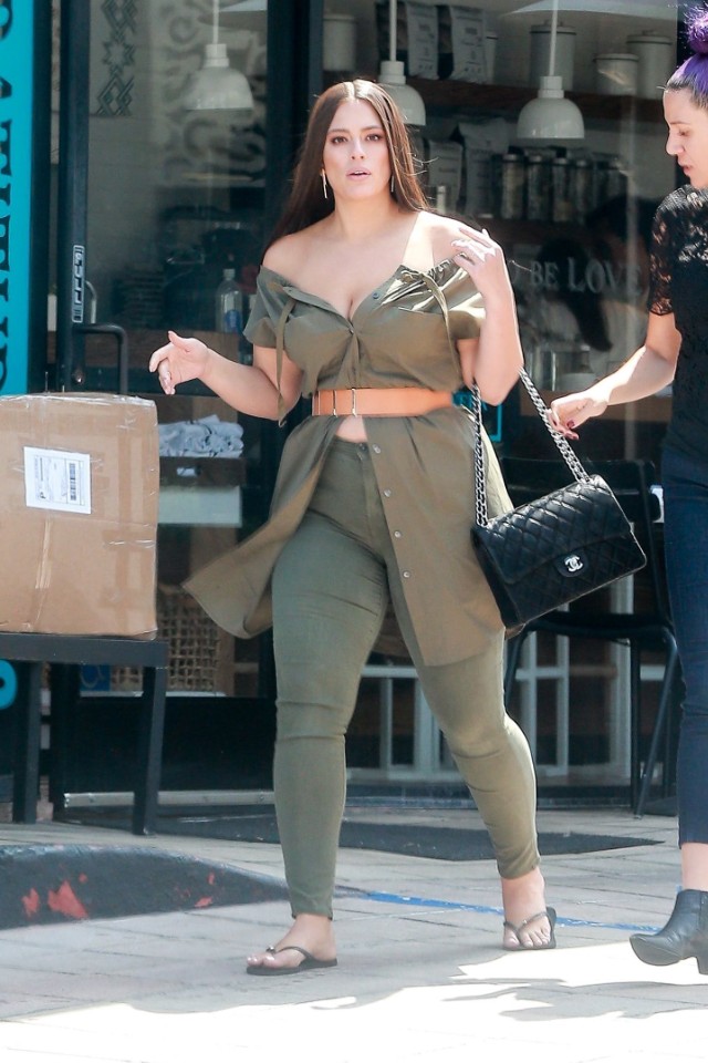 *EXCLUSIVE* Ashley Graham and a friend grab lunch at Cafe Gratitude