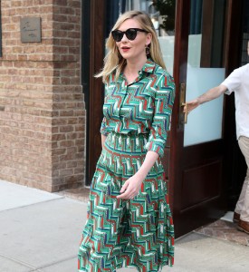Bride to be Kirsten Dunst shows off her new engagement ring
