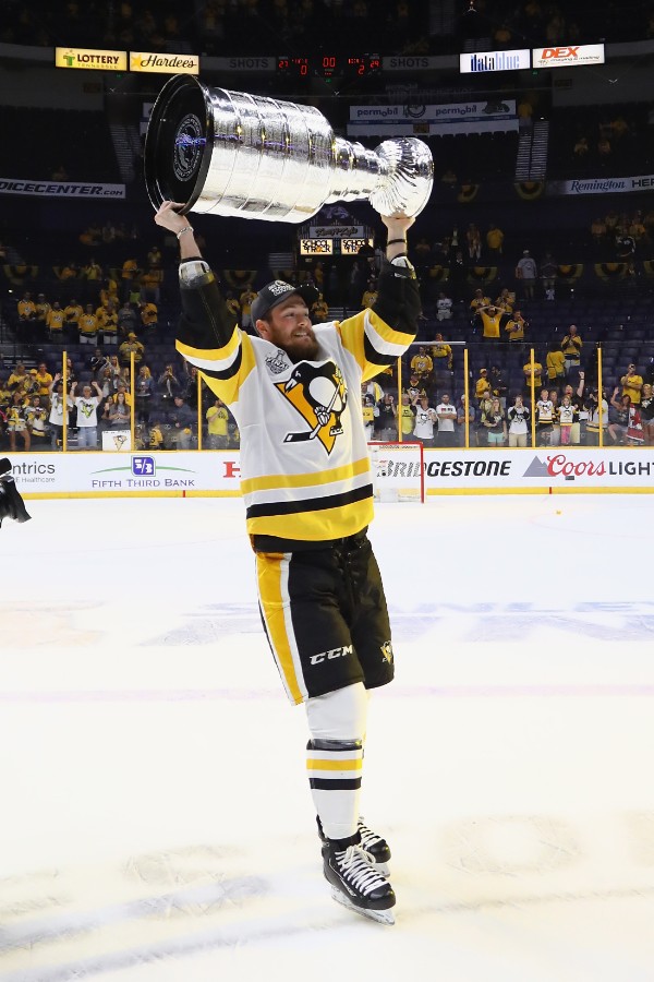 Carter Rowney wins Stanley Cup -- and lets his baby sleep in it