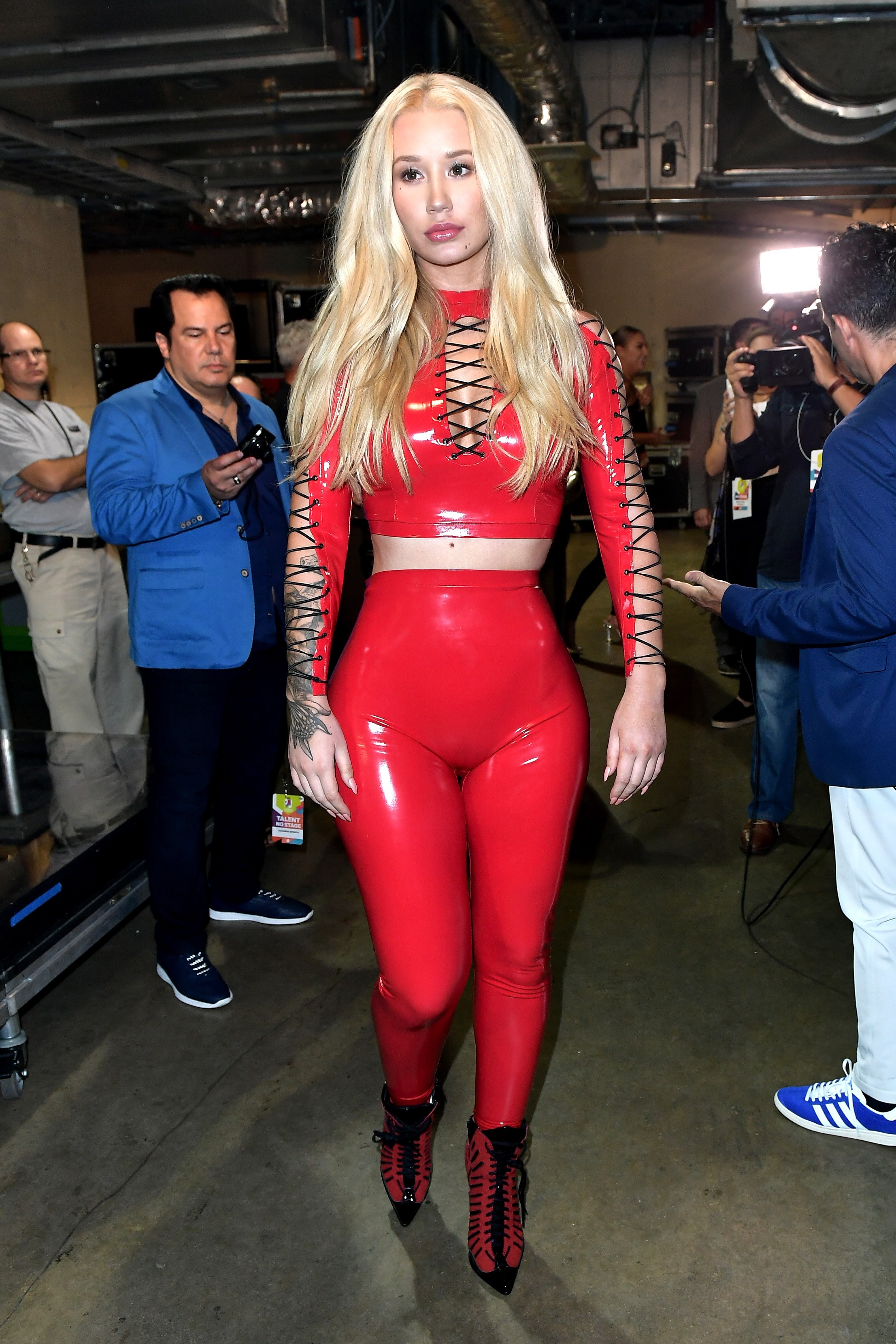 Iggy Azalea: Is She The Queen Of Rap, Or A Pretender? - s7q1exa
