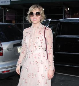 Carly Rae Jepsen is all smiles while arriving for the 'Today Show'