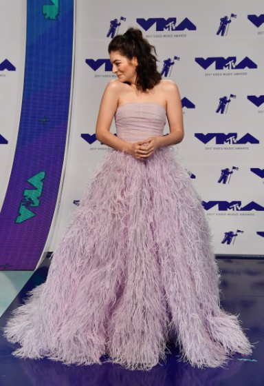 Lorde in Monique Lhuillier at the 2017 VMAS