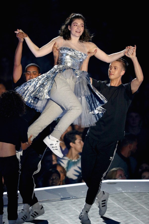 lorde silver dress Lorde at the 2025 Met Gala : r/lorde