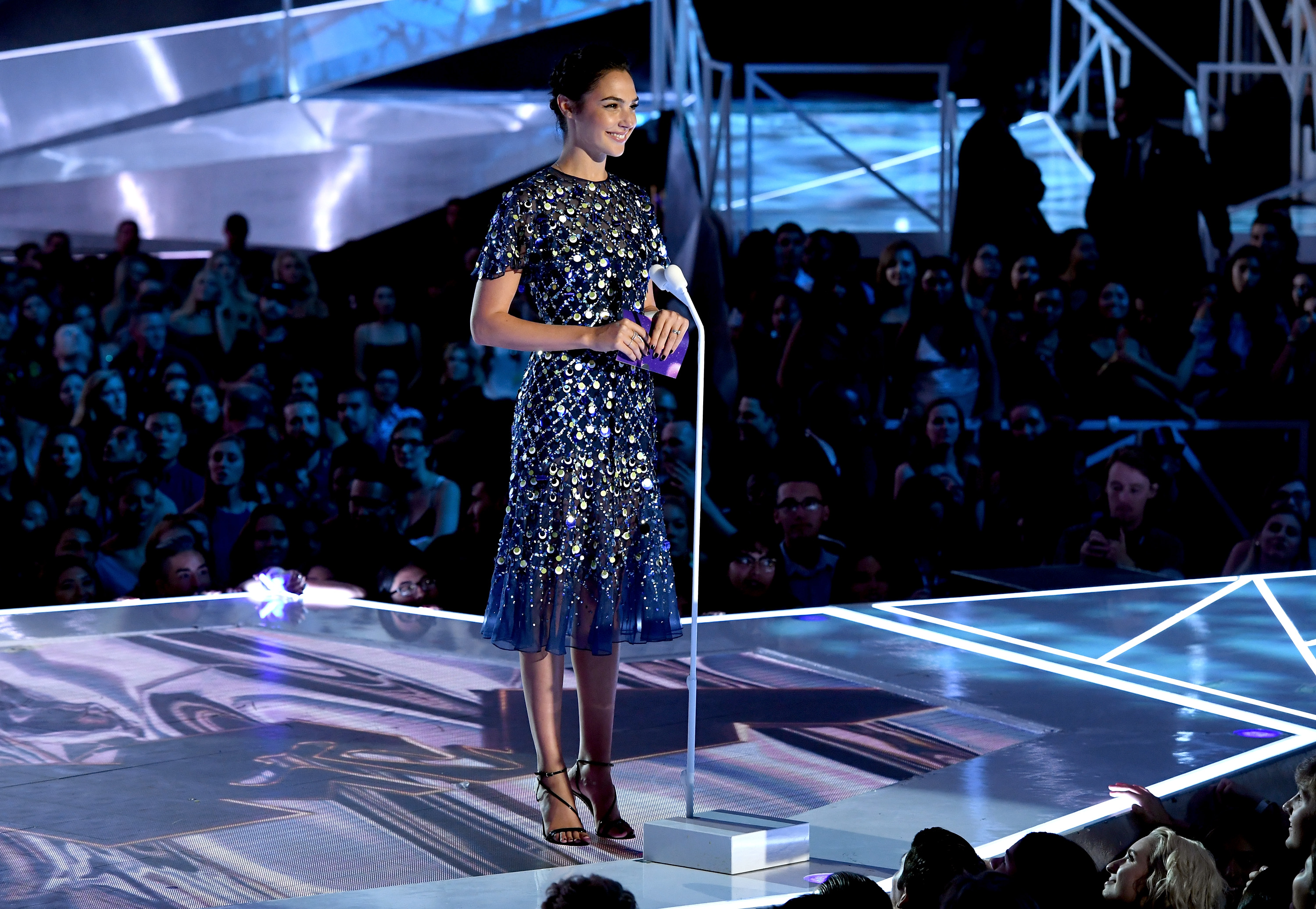 Gal Gadot Sneaks In at the End of the VMAs in Prabal - Go Fug Yourself