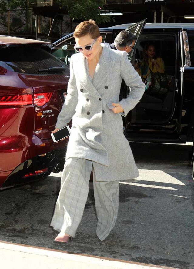 Kate Hudson Arrives at her Hotel in Herringbone Coat