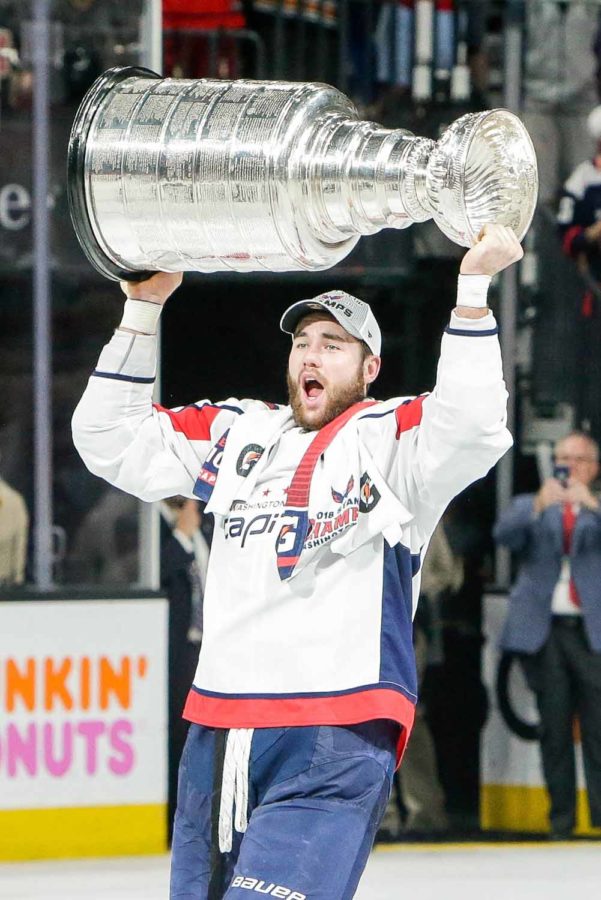  Lars Eller Washington Capitals Stanley Cup Trophy Photo (Size:  8 x 10) : Everything Else