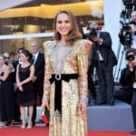 Natalie Portman Spices Things Up With a Gold Gucci