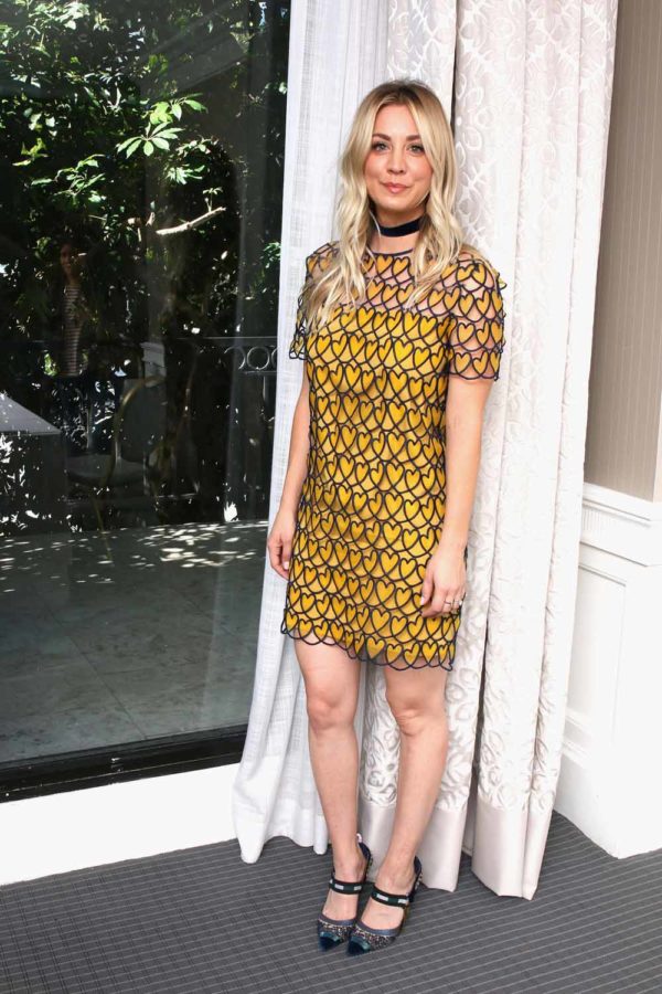 Kaley Cuoco Is Giving Me a 90s Vibe - Go Fug Yourself