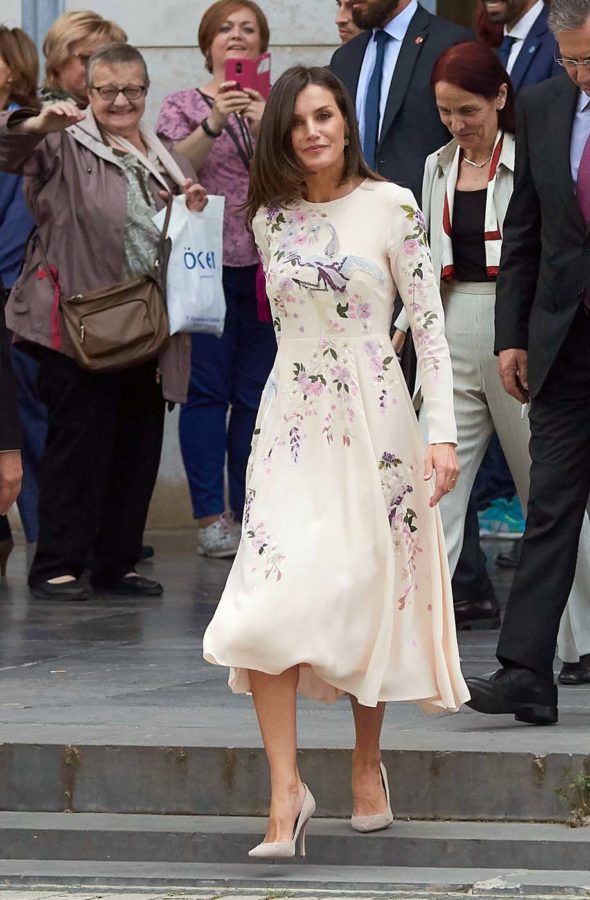 Queen letizia asos store dress