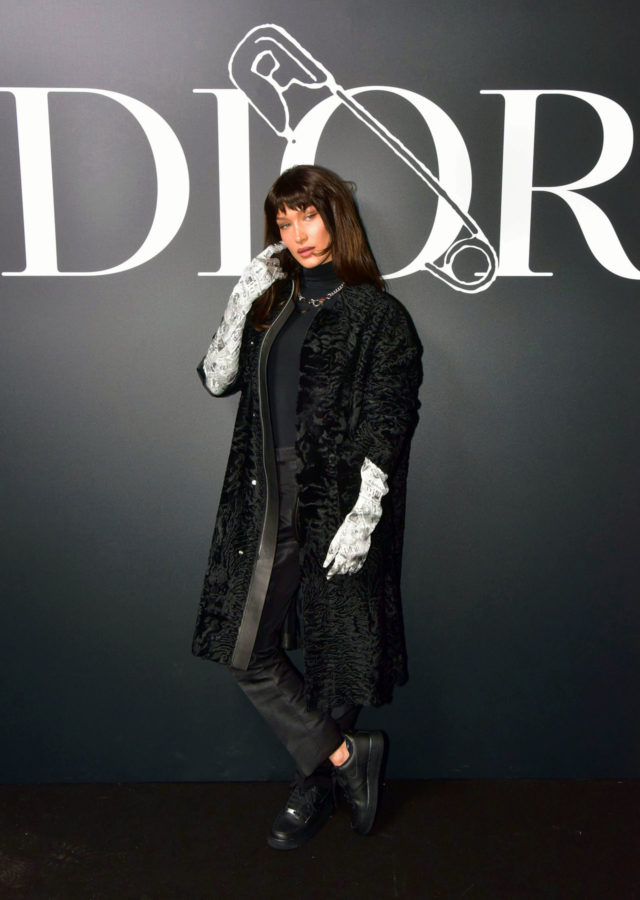 Bella Hadid dự show Louis Vuitton 2020 với gu thời trang đậm chất 2000