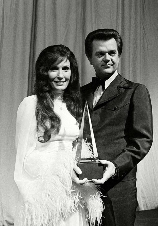 1975: Conway Twitty and Loretta Lynn - Music Awards Lynn - 3