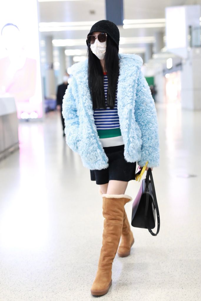 Fan BingBing Seems Confused About the Weather at the Airport - Go Fug ...