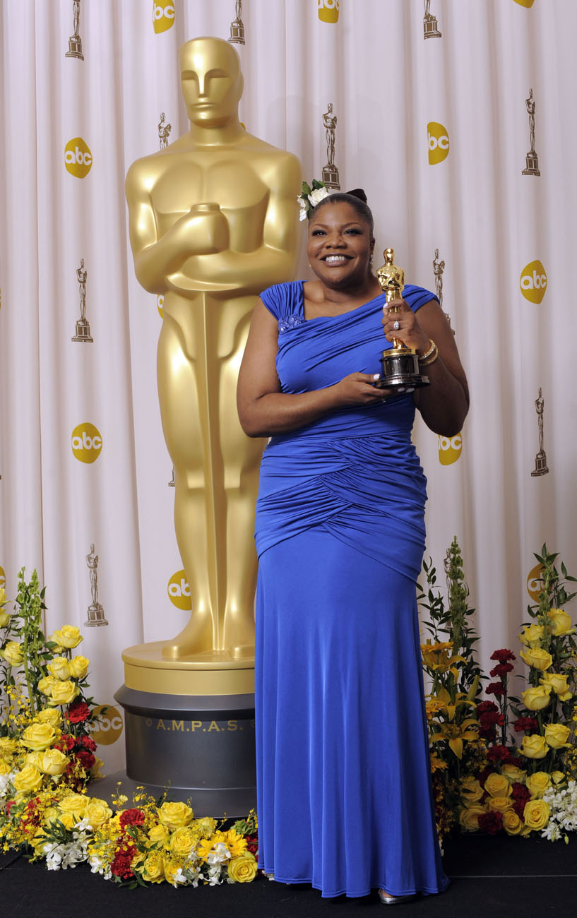 Famous Oscar Moments: Hattie McDaniel Wins In 1940 - Go Fug Yourself Go ...