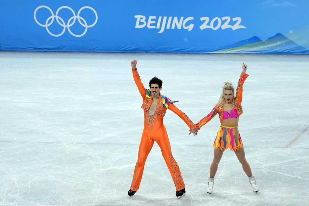 Nikita Katsalapov (R) and Victoria Sinitsina of Russia