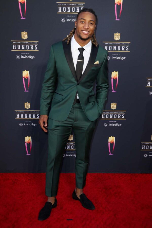 Travis Kelce Suits Up in Mint Green at Netflix's Quarterback Premiere – WWD