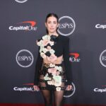 Alison Brie is the Valedictorian of the ESPYs Fug Class of 2022