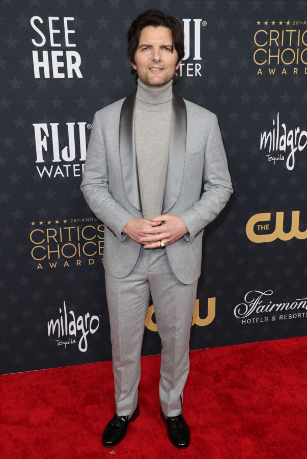 Aubrey Plaza Sparkles in Louis Vuitton Dress at Critics Choice Awards –  Footwear News