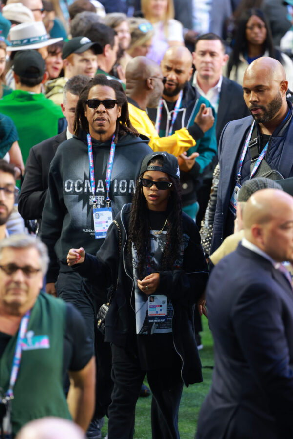 Jay-Z & Blue Ivy at 2023 Super Bowl: Photos & Video – Billboard