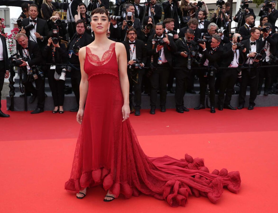 simona tabasco red dress Beauties | Simona Tabasco #simonatabasco Disclaimer: This picture was  shared from Reddit (r/gentlemanboners) of user u/elegant_celebs