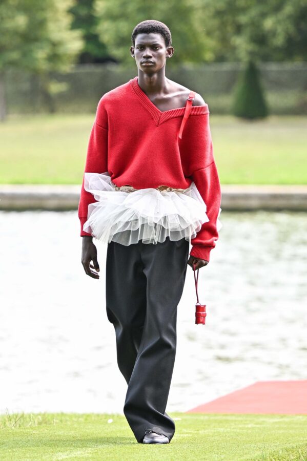 Le Chouchou Jacquemus' Fashion Show : Runway At Chateau De