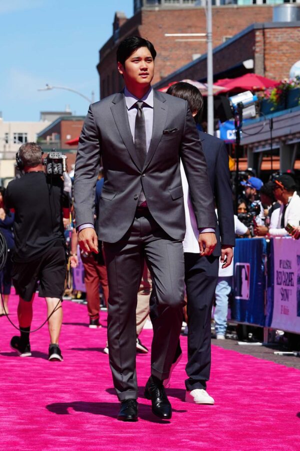 Shohei Ohtani is all business on the MLB All-Star red carpet