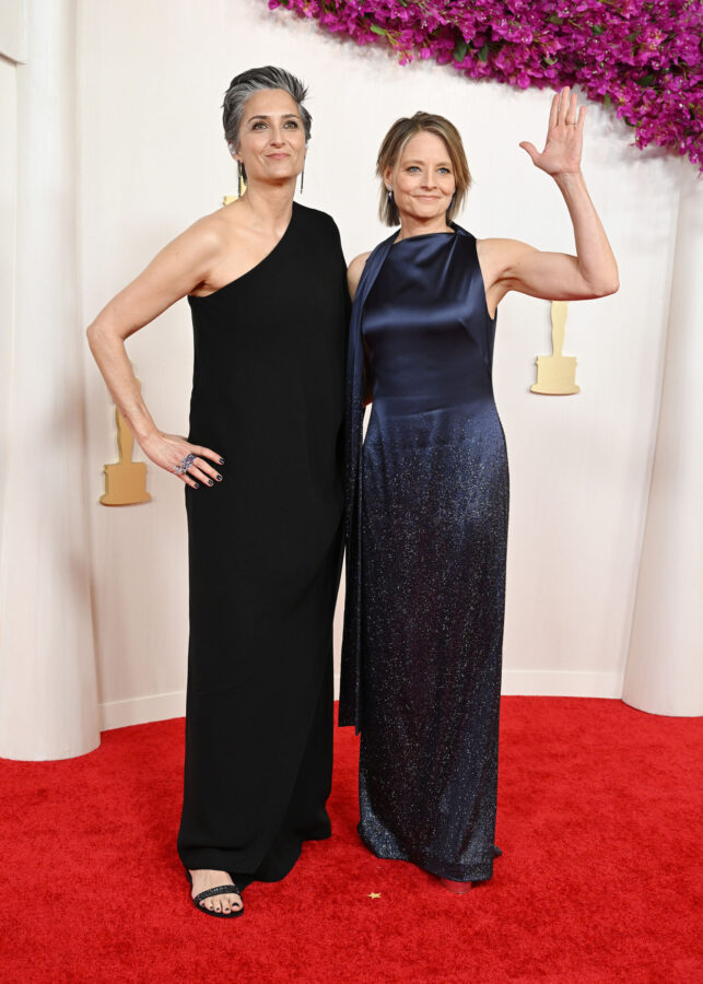 jodie foster blue oscar dress 33 Jodie Foster Oscars 1989 Photos & High Res Pictures
