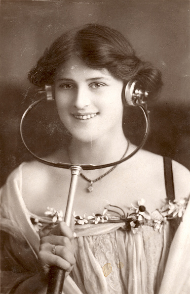 Zena Dare Models Analogue Headset