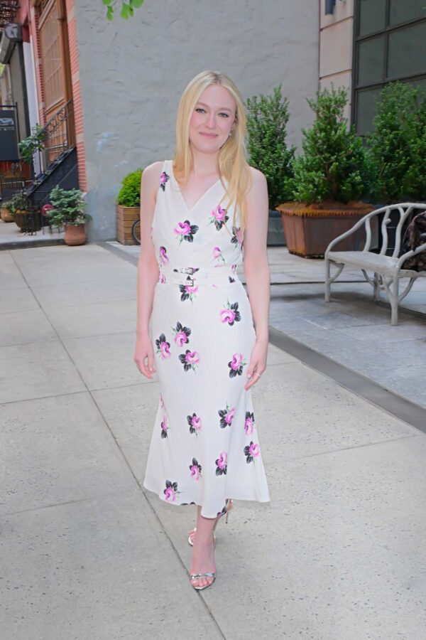 dakota fanning pink dress Dakota Fanning's Spring Style Diary for Jimmy Choo