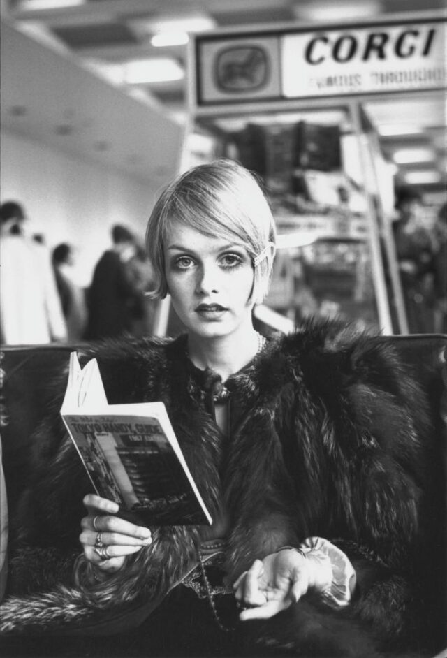 Twiggy To Japan