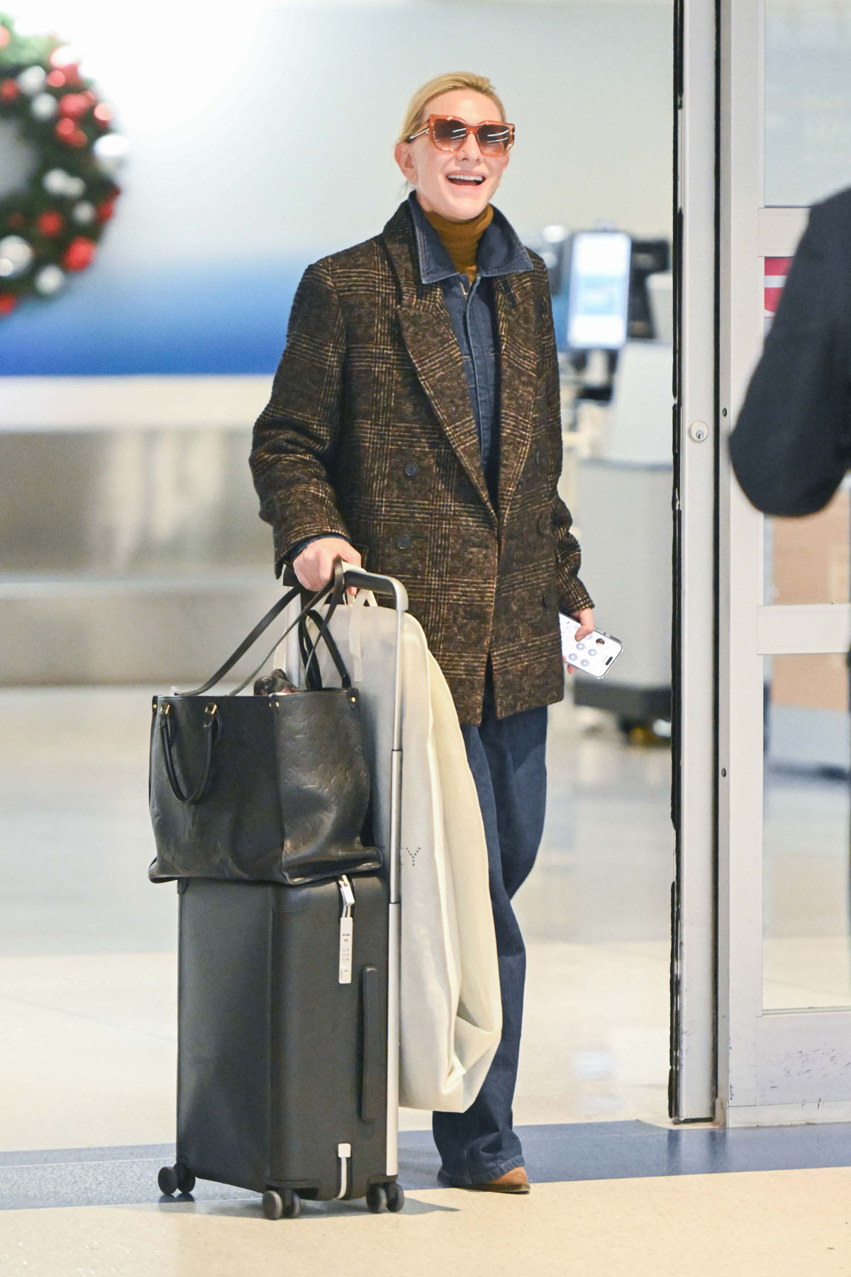 Cate Blanchett Continues to Look Chic and Composed - Go Fug Yourself Go ...