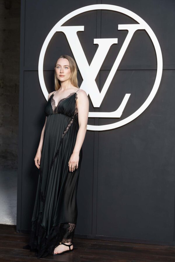 Moeka Hoshi - Louis Vuitton Cruise - 14