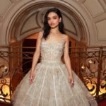 Rachel Zegler Debuts as Evita